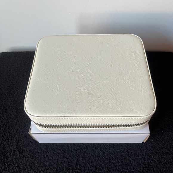 Unisex Travel Jewelry Box - Picture 2 of 7